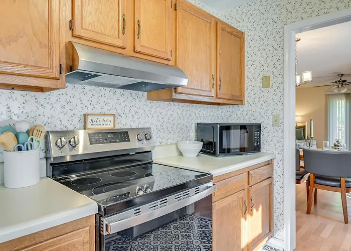 Сasa de vacaciones W/ Large Yard: 6 Mi To Dtwn Winston-salem!