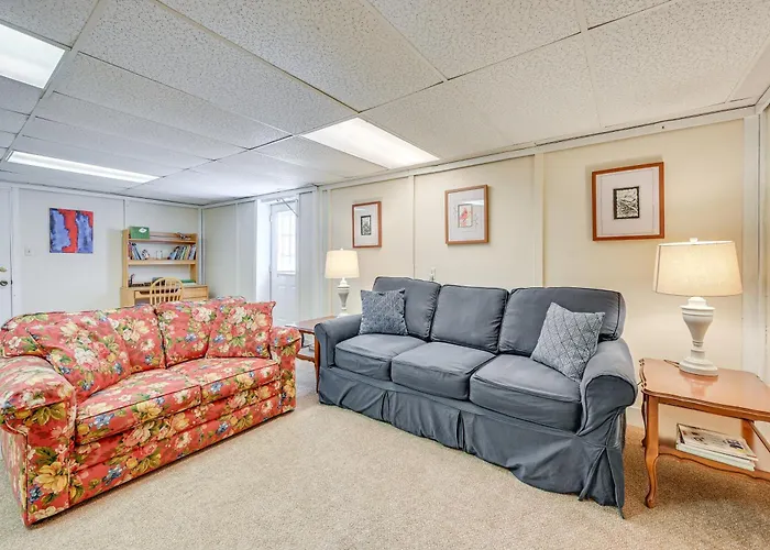 Сasa de vacaciones W/ Large Yard: 6 Mi To Dtwn Winston-salem! *