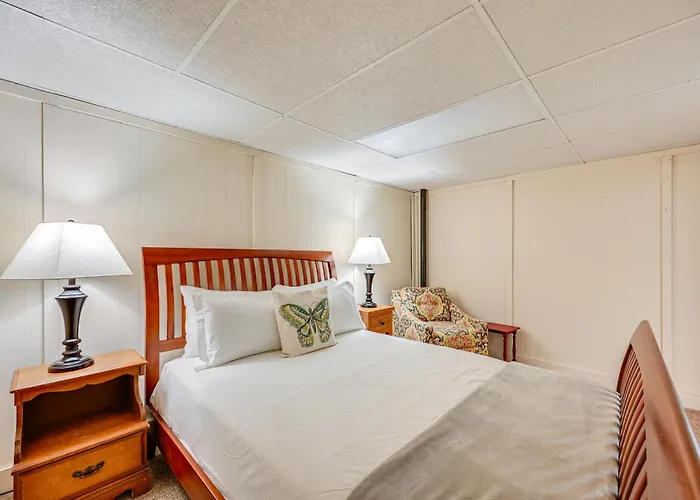 Holiday home W/ Large Yard: 6 Mi To Dtwn Winston-salem! Winston-Salem