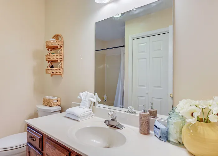 W/ Large Yard: 6 Mi To Dtwn Winston-salem! Сasa de vacaciones *