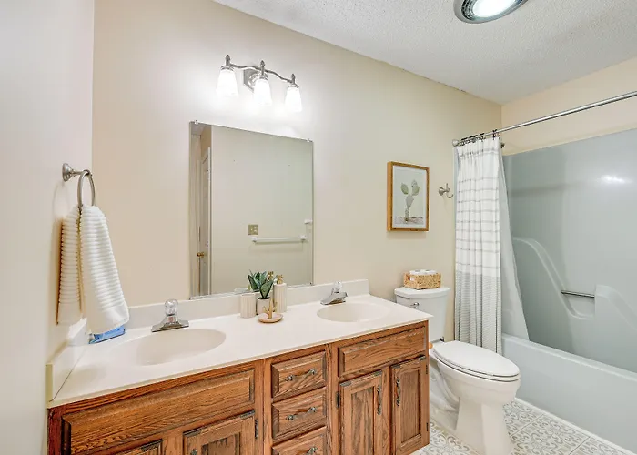 W/ Large Yard: 6 Mi To Dtwn Winston-salem! Сasa de vacaciones *