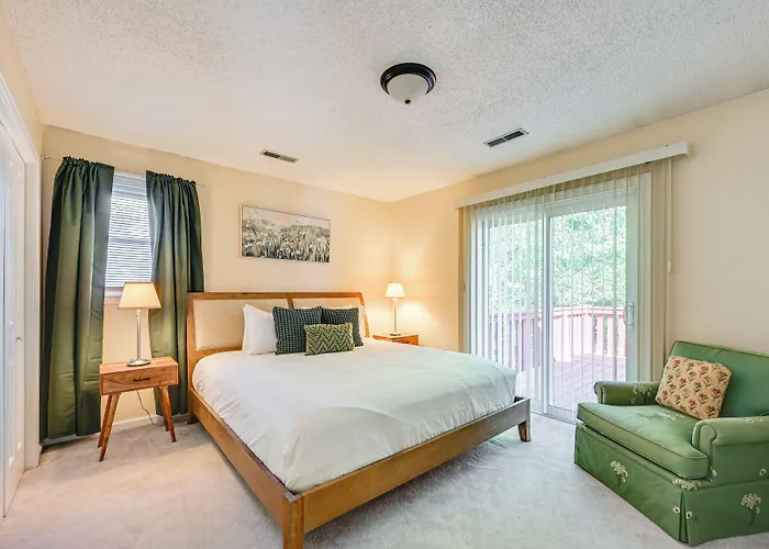 W/ Large Yard: 6 Mi To Dtwn Winston-salem! Сasa de vacaciones *