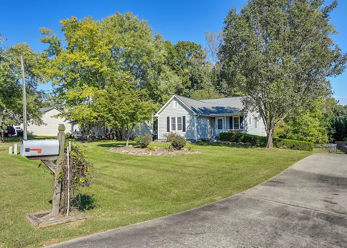 Сasa de vacaciones W/ Large Yard: 6 Mi To Dtwn Winston-salem! *