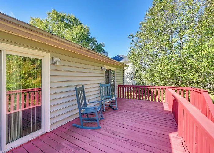 W/ Large Yard: 6 Mi To Dtwn Winston-salem! Сasa de vacaciones Winston-Salem
