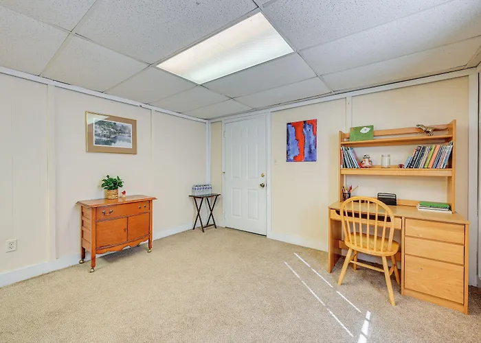 W/ Large Yard: 6 Mi To Dtwn Winston-salem! Сasa de vacaciones